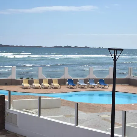 Almina كوراليهو